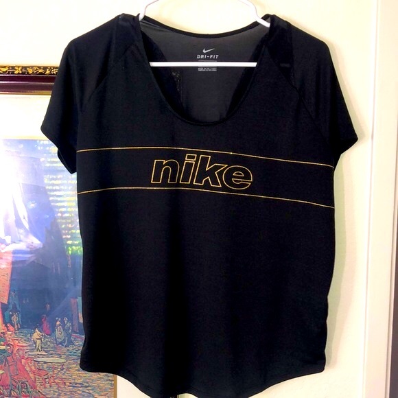 Nike black & gold t-shirt. Large - Picture 1 of 3